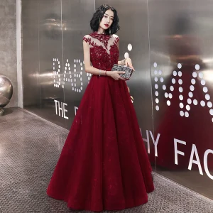 Élégant Bordeaux Robe De Soirée 2020 Princesse Perlage Faux Diamant Paillettes En Dentelle Fleur Col Haut Sans Manches Dos Nu Longue Robe De Ceremonie