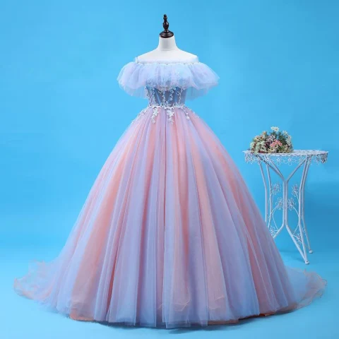 Piękne Błękitne Rumieniąc Różowy Quinceañera Sukienki Na Bal 2018 Suknia Balowa Aplikacje Frezowanie Przy Ramieniu Bez Pleców Bez Rękawów Trenem Sweep Sukienki Wizytowe