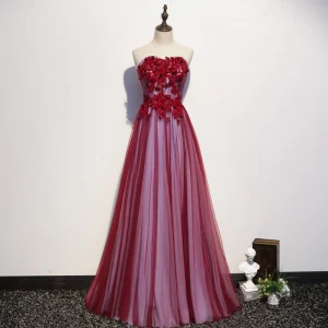 Stilig Burgundy Aftonklänningar 2020 Prinsessa Axelbandslös Kristall Appliqués Spets Blomma Ärmlös Halterneck Långa Formella Klänningar