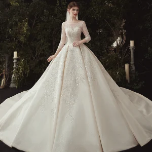 Luxe Champagne Robe De Mariée 2020 Robe Boule Encolure Dégagée Perlage Paillettes En Dentelle Fleur Appliques 3 4 Manches Dos Nu Royal Train
