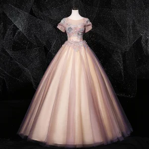 Vintage Originale Rougissant Rose Quinceañera Robe De Bal 2020 Robe Boule Encolure Dégagée Perle Paillettes Faux Diamant En Dentelle Fleur Manches Courtes Dos Nu Longue Robe De Ceremonie