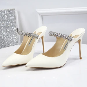 Enkla Elfenben Casual Sandaler Dam 2020 Läder Rhinestone Spänne 10 Cm Stilettklackar Spetsiga Sandaler