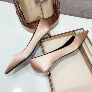 Simple Champagne Talon Bas Demoiselle D Honneur Escarpins 2020 Satin 5 Cm 2 Inch Talons Aiguilles À Bout Pointu Escarpins