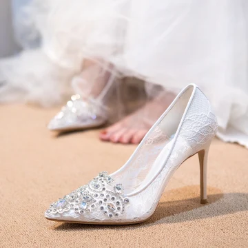 Schöne Ivory Creme Brautschuhe 2020 Spitze Leder Strass 10 Cm Stilettos Spitzschuh Hochzeit Pumps