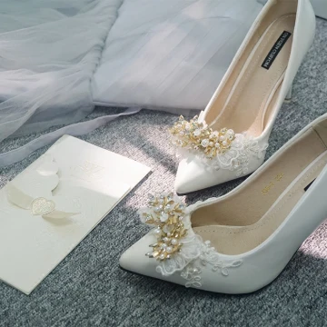 Uroczy Kość Słoniowa Buty Ślubne 2020 Skórzany Wykonany Ręcznie Rhinestone Perła Cekiny Z Koronki Kwiat 10 Cm Szpilki Szpiczaste Ślub Czółenka
