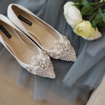 Mode Ivoire Fait Main Chaussure De Mariée 2020 Perle Faux Diamant En Dentelle Fleur 10 Cm Talons Aiguilles À Bout Pointu Mariage Escarpins