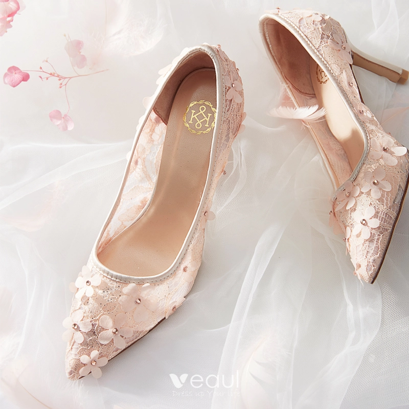 Elegant Nude Wedding Shoes 2020 Lace Appliques Rhinestone 7 cm Stiletto Heels Pointed Toe Wedding Pumps