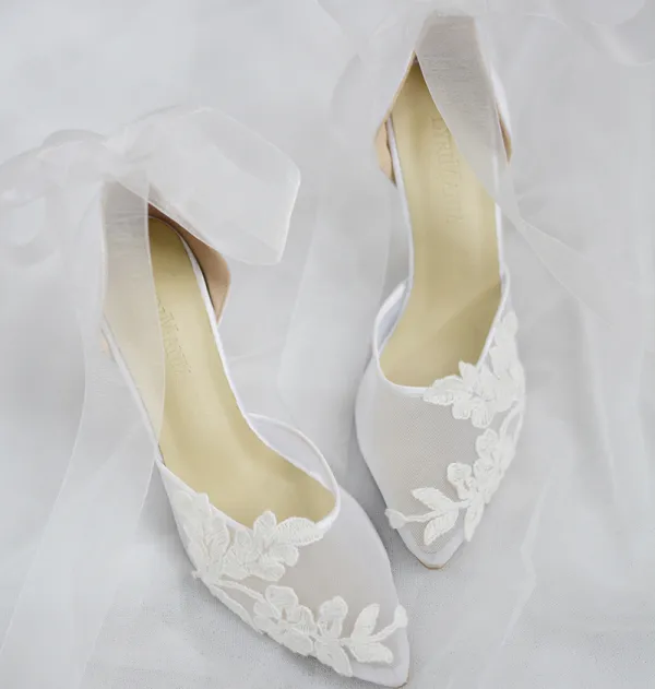 Edles Ivory / Creme Handgefertigt Durchsichtige Brautschuhe 2020 Leder Schleife Spitze Blumen 6 cm Stilettos Spitzschuh Hochzeit Hochhackige