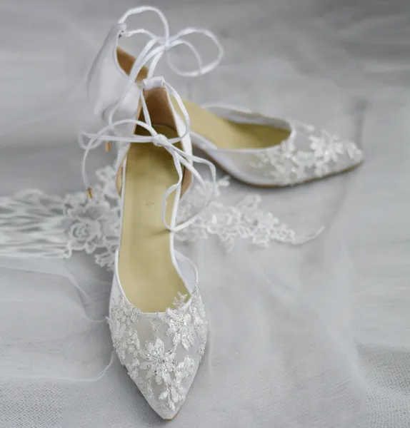 Edles Ivory / Creme Handgefertigt Durchsichtige Brautschuhe 2020 Leder Perle Strass Spitze 6 cm Stilettos Spitzschuh Hochzeit Hochhackige