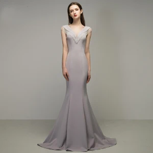 Élégant Argenté Gris Robe De Soirée 2020 Trompette Sirène V Cou Perlage Gland Sans Manches Dos Nu Train De Balayage Robe De Ceremonie