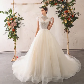 Élégant Ivoire Robe De Mariée 2020 Princesse Col Haut Perlage Gland Paillettes Appliques Sans Manches Dos Nu Cathedral Train