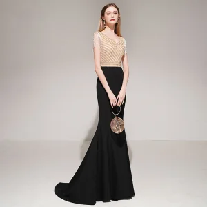 Charming Black Evening Dresses 2021 Trumpet Mermaid V Neck Rhinestone Beading Tassel Sleeveless Sweep Train Evening Party Formal Dresses