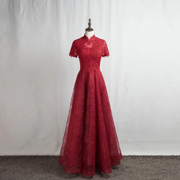 Kinesisk Stil Burgundy Aftonklänningar 2020 Prinsessa Hög Hals Beading Rhinestone Spets Blomma Korta ärm Halterneck Långa Formella Klänningar