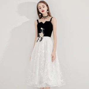 Mode Ivoire De Retour Robe De Graduation 2020 Princesse Étoile En Dentelle Bretelles Spaghetti Sans Manches Dos Nu Dentelle Fleur Thé Longueur Robe De Ceremonie