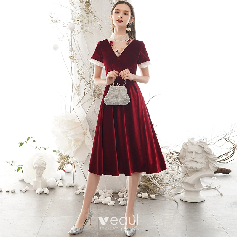 Classy Burgundy Homecoming Graduation Dresses 2020 A Line Princess Suede High Neck Beading Rhinestone Short Sleeve Backless Knee Length Formal Dresses