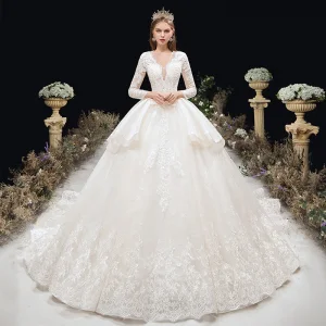 Eleganta Elfenben Bröllopsklänningar 2020 Balklänning Djup V Hals Beading Paljetter Pärla Rhinestone Spets Blomma 3 4 Ärm Halterneck Cathedral Train