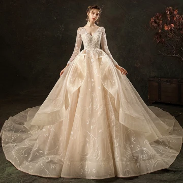 Haut De Gamme Mode Champagne Robe De Mariée 2020 Robe Boule V Cou En Dentelle Fleur Manches Longues Dos Nu Volants En Cascade Royal Train