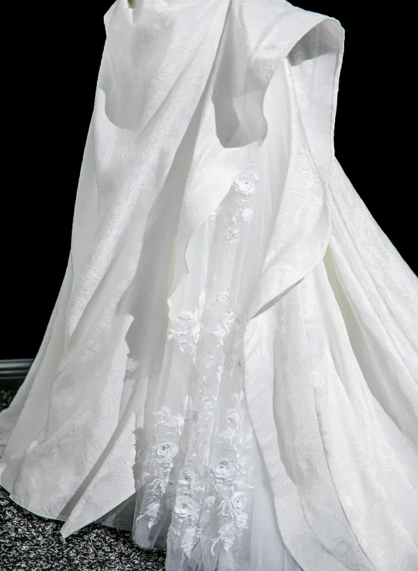 Charmant Weiß Spitze Blumen Applikationen Brautkleider / Hochzeitskleider 2025 Ballkleid Bandeau Ärmellos Rückenfreies Hof-Schleppe Hochzeit