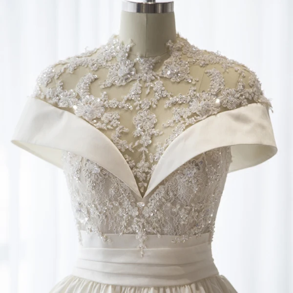 Chinese style White Wedding Dresses 2017 High Neck Short Sleeve Backless Beading Sequins Ruffle Satin Lace Chapel Train