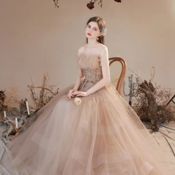 Sjarmerende Champagne Plissert Ballkjoler 2022 Prinsesse Strapless Beading Uten Ermer Ryggløse Lange Formelle Kjoler