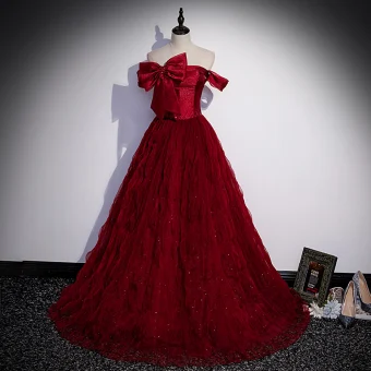 Charmant Bordeaux Volants En Cascade Robe De Bal 2022 Princesse Noeud De L Épaule Manches Courtes Dos Nu Longue Robe De Ceremonie