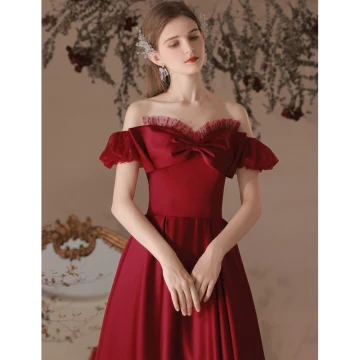 Élégant Bordeaux Satin Robe De Bal 2022 Princesse De L Épaule Noeud Manches Courtes Dos Nu Longue Robe De Ceremonie