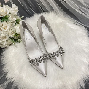 Mode Elfenben Rhinestone Satin Brudskor 2022 9 Cm Stilettklackar Spetsiga Bröllop Pumps Högklackade