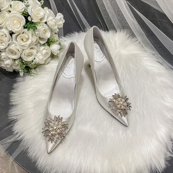Élégant Ivoire Perle Faux Diamant Chaussure De Mariée 2022 Satin 9 Cm Talons Aiguilles À Bout Pointu Mariage Escarpins Talons Hauts