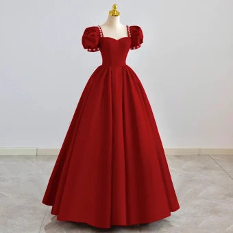 Élégant Bordeaux Satin Robe De Bal 2022 Princesse Encolure Carrée Gonflée Manches Courtes Dos Nu Perle Faux Diamant Longue Promo Robe De Ceremonie