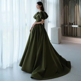 Vintage Originale Vert Foncé Satin Robe De Bal Princesse 2022 Encolure Carrée Gonflée Manches Courtes Dos Nu Train De Balayage Robe De Ceremonie