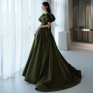 Vintage Dunkelgrün Satin Ballkleider A Linie 2022 Eckiger Ausschnitt Geschwollenes Kurze Ärmel Rückenfreies Sweep Pinsel Zug Festliche Kleider