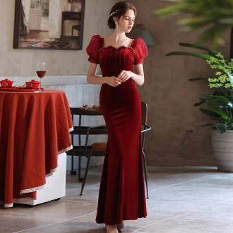 Mooie Prachtige Bordeaux Suede Rhinestone Avondjurken 2022 Trompet Zeemeermin Vierkante Halslijn Gezwollen Korte Mouwen Ruglooze Strik Lange Avond Gelegenheid Jurken
