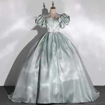 Chic Vert Cendré Satin Robe De Bal 2022 Robe Boule Encolure Carrée Gonflée Manches Courtes Dos Nu Noeud Longue Robe De Ceremonie