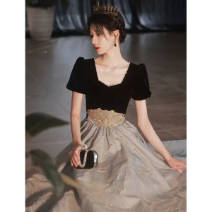 Élégant Noire Robe De Bal 2022 Princesse Perle Encolure Carrée En Dentelle Fleur Manches Courtes Dos Nu Longue Robe De Ceremonie