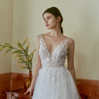 Light White Beading Lace Flower Beach Wedding Dresses 2022 A Line Princess V Neck Sleeveless Backless Floor Length Long