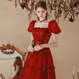 Mode Bordeaux Paillettes Robe De Bal 2022 Princesse Encolure Carrée Gonflée Manches Courtes Dos Nu Noeud Longue Robe De Ceremonie