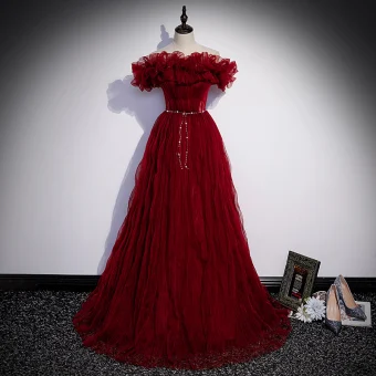 Chic Belle Bordeaux Percé Robe De Bal 2022 Princesse Volants De L Épaule Manches Courtes Perle Ceinture Dos Nu Longue Robe De Ceremonie