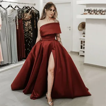 Haut De Gamme Bordeaux Satin Robe De Bal 2022 Princesse Une Épaule Perlage Faux Diamant Paillettes Manches Longues Dos Nu Fendue Devant Longue Robe De Ceremonie