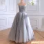 Charmant Gris Perlage Paillettes Plissée Robe De Bal 2022 Robe Boule Bustier Sans Manches Dos Nu Train De Balayage Robe De Ceremonie
