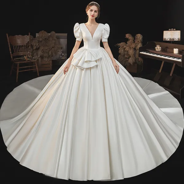 Vintage / Retro Audrey Hepburn Style Medieval Ivory Satin Wedding Dresses 2021 Ball Gown Deep V-Neck Puffy Short Sleeve Backless Royal Train Wedding