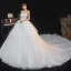 Illusion Weiß Pailletten Spitze Blumen Brautkleider / Hochzeitskleider 2021 Ballkleid Bandeau Ärmellos Rückenfreies Königliche Schleppe Hochzeit