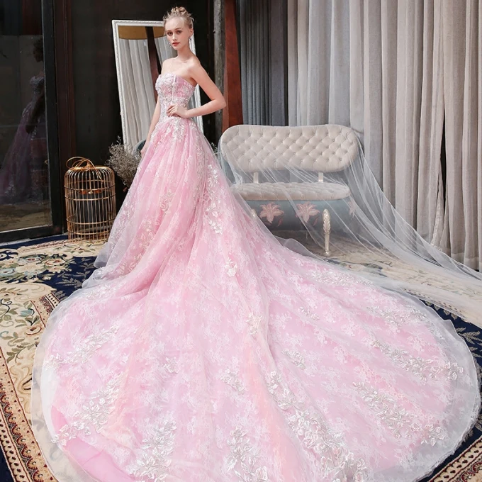 Fine Sukkertøyrosa Brudekjoler 2018 Prinsesse Blonder Appliques Beading Paljetter Kjæreste Ryggløse Uten Ermer Cathedral Train Bryllup