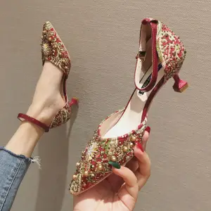 Traditionnel Fantaisie Rouge Soirée Chaussures Femmes 2020 Rivet Faux Diamant 7 Cm Talons Aiguilles À Bout Pointu Talons Hauts