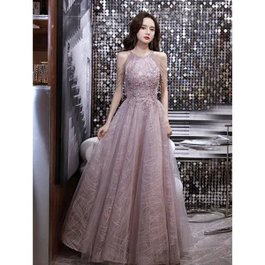 Charmant Sexy Violett Perlenstickerei Abendkleider Ballkleider 2021 A Linie Rundhalsausschnitt Perle Strass Pailletten Spitze Blumen Ärmellos Rückenfreies Lange Festliche Kleider
