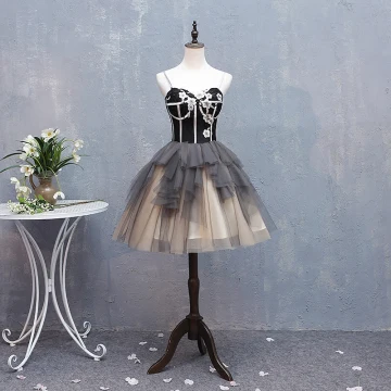 Vintage Zwarte Grijs Cocktailjurken 2018 Baljurk Appliques Spaghettibandjes Ruglooze Mouwloos Korte Feest Gelegenheid Jurken
