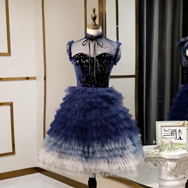 Mode Bleu Marine de retour Robe De Graduation 2020 Princesse Daim Noeud Col Haut Étoile Paillettes Sans Manches Volants en Cascade Mi-Longues Robe De Ceremonie