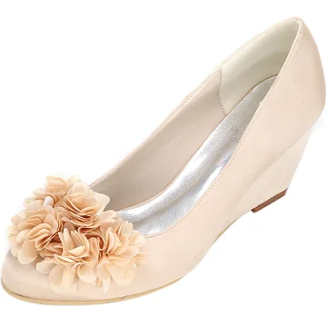 Chic Beautiful Champagne Prom Womens Shoes 2020 Satin Appliques 6 Cm Wedges Pointed Toe