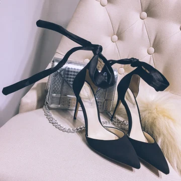 Stijlvolle Zwarte Avond Leer Sandalen Dames 2020 Suede Enkelband Strik 10 Cm Naaldhakken Stiletto Spitse Neus Sandalen