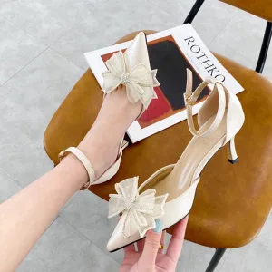 Eleganta Aprikos Beige Afton Rhinestone Rosett Sandaler Dam 2021 Ankelband 7 Cm Stilettklackar Spetsiga Högklackade