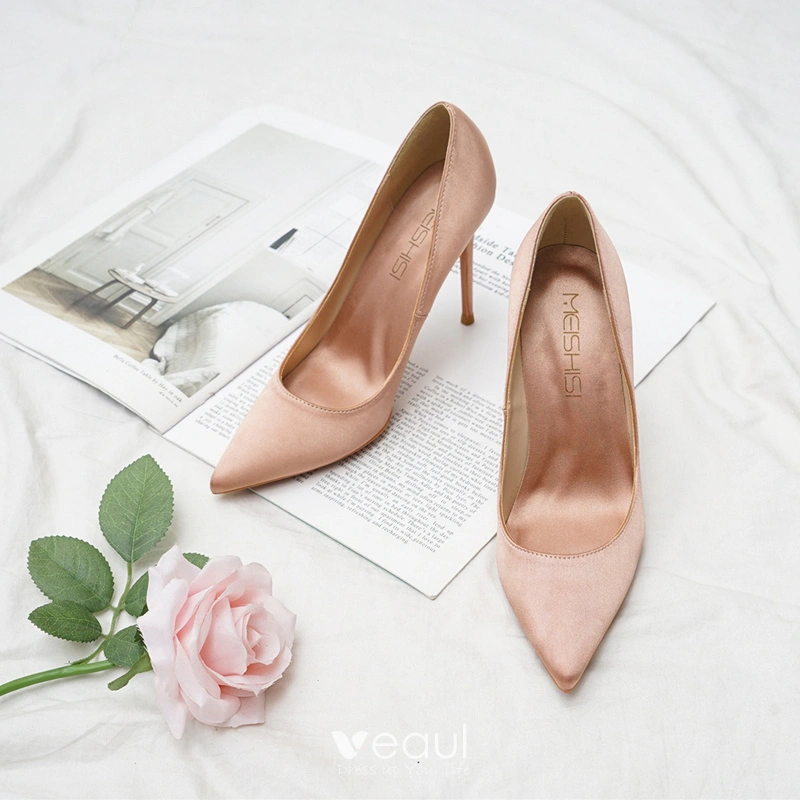 Nude satin fashion pumps